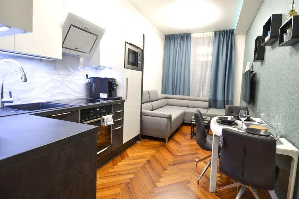 Brandly New Apartment Andel Prag Exteriör bild